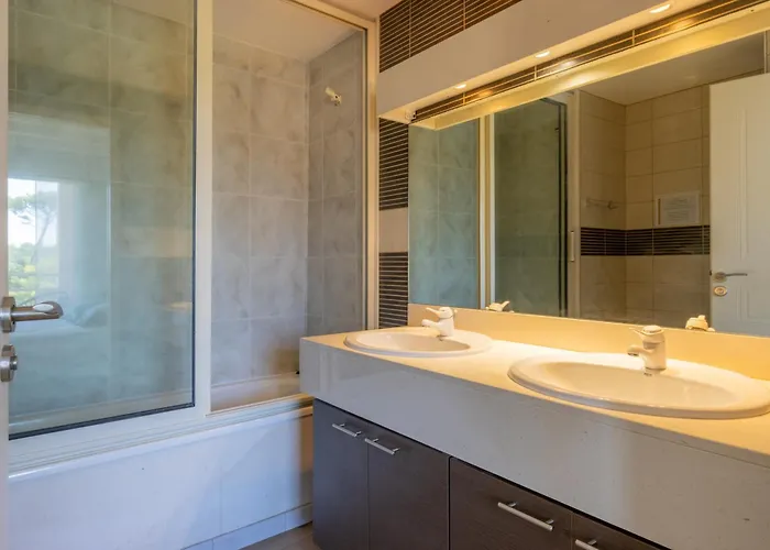 Grand Balcon, Piscine, Plage, Golf, Parking, Wifi, Lave Linge & Vaisselle *